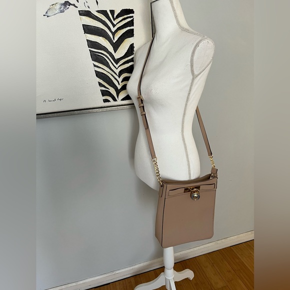 Michael Kors blush color crossbody - Picture 1 of 10